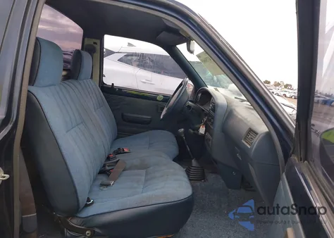 1993 Toyota Pickup 1/2 Ton Short Whlbase Stb from USA, damaged, VIN 4TARN81A6PZ092635